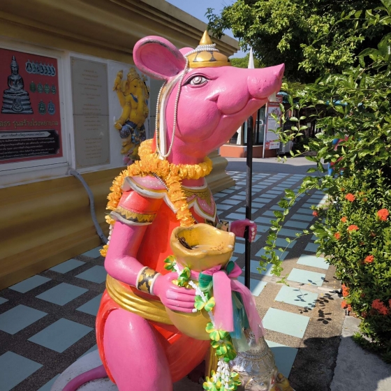 ワットサマーンラッタナーラーム（ピンクガネーシャ）